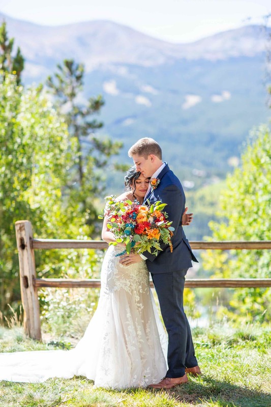 micro-wedding-first-look