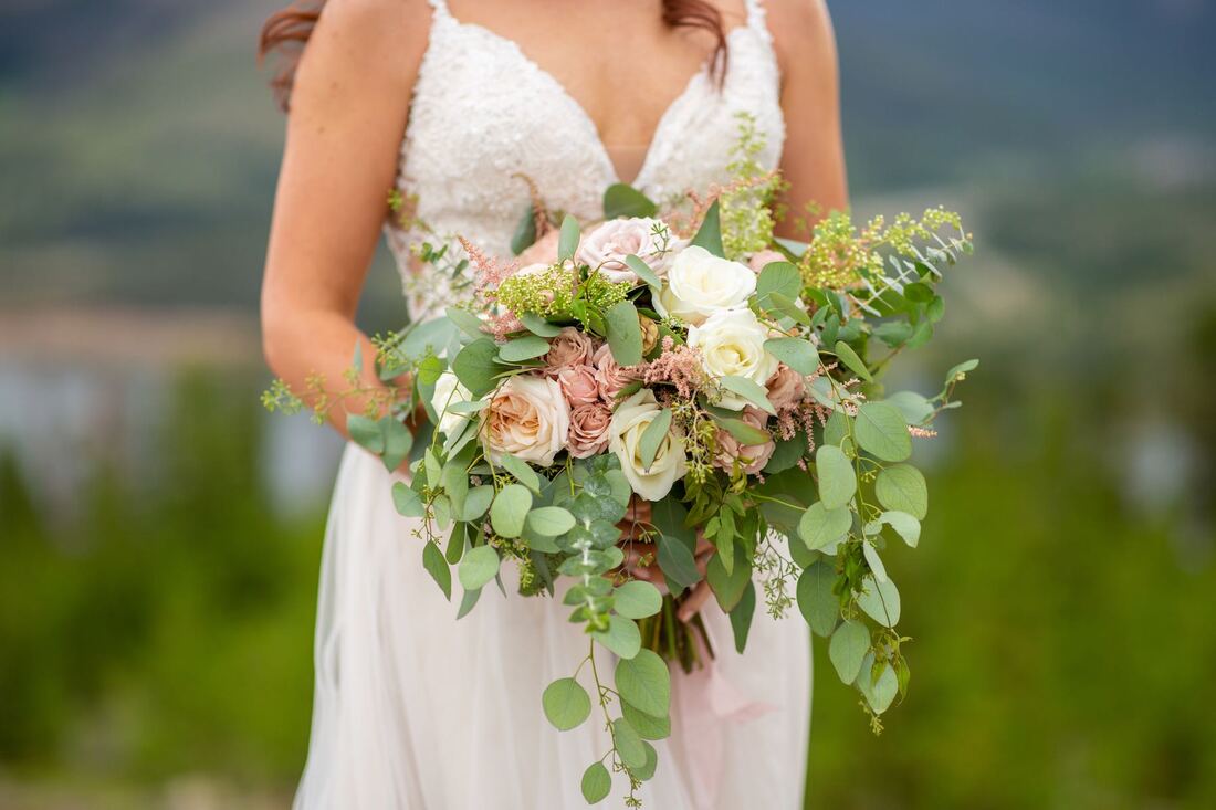 pink and white wedding bouquet