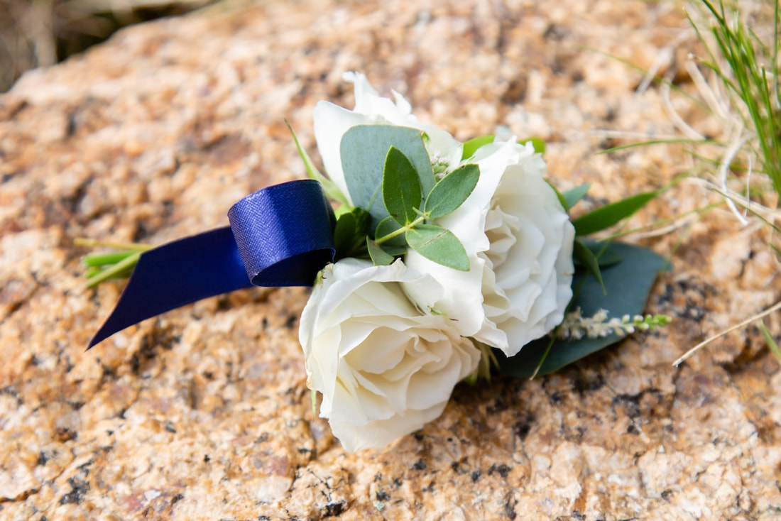 small wedding florals