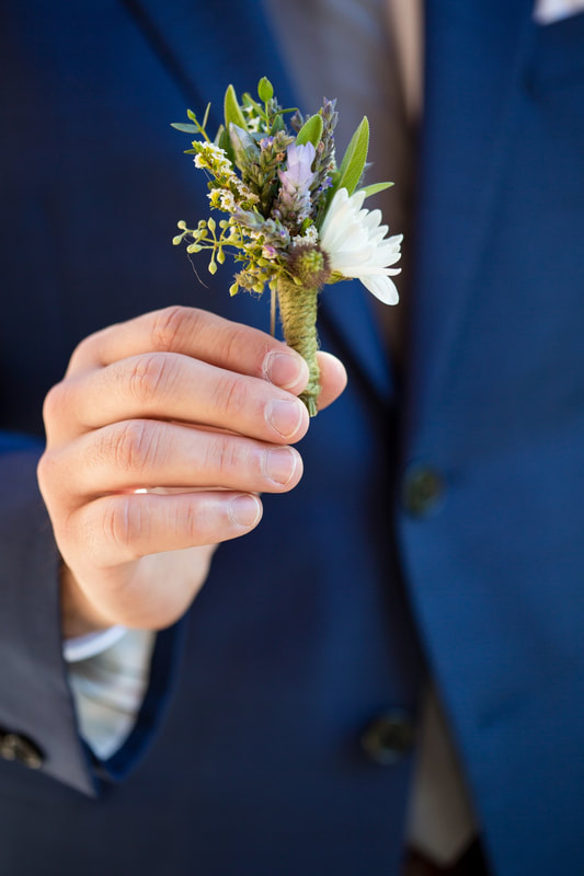Colorado elopement boutonnire