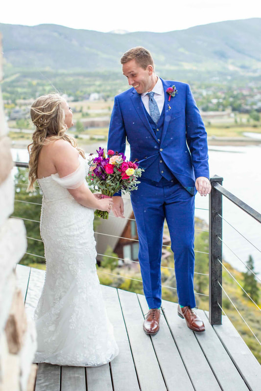 micro-wedding-first-look