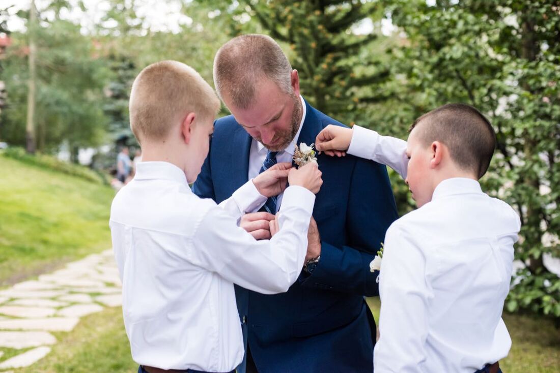 small colorado wedding boutonniere