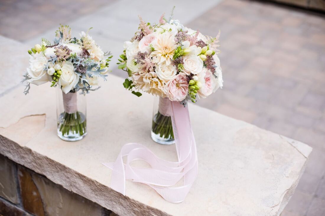 small intimate wedding pacakge bouquet